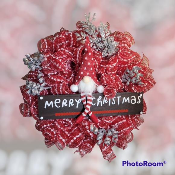 Merry Christmas Sparkly Gnome Wreath - Picture 4 of 4